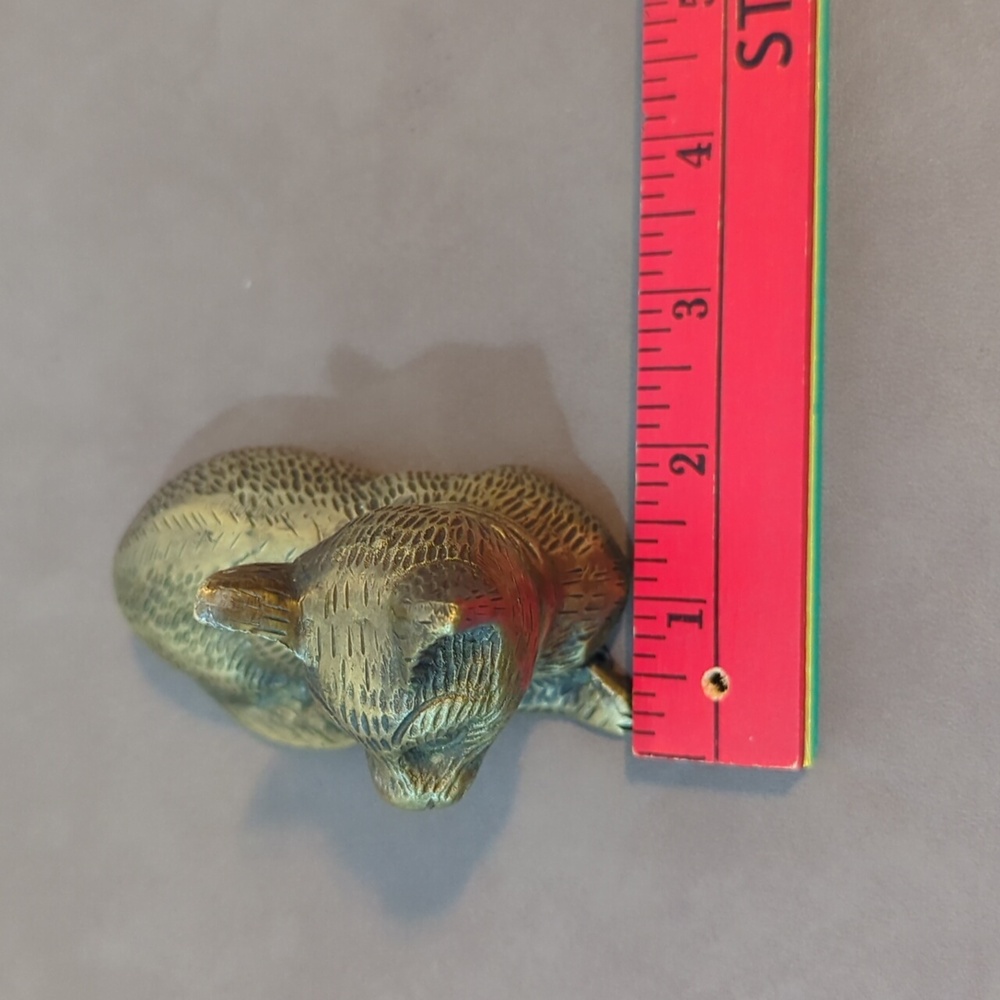 Vintage Brass Cat Laying With Bow Around Neck - Picture 7 of 7
